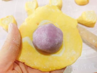 南瓜螺旋馒头,包上紫薯面团