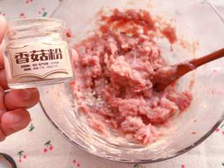 【宝宝辅食】牛肉软饼,在肉馅中加入一些香菇粉调味