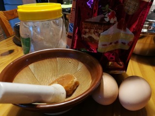 健脾养胃，红糖鸡蛋八珍饼干,准备好低筋面粉、鸡蛋、八珍粉、古法红糖