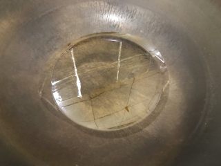 鲜百合枸杞鸡丁,起油锅，热锅凉油
