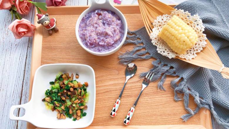 【宝宝辅食】紫薯双米粥,软糯香甜的紫薯双米粥做好喽，可以享用啦~