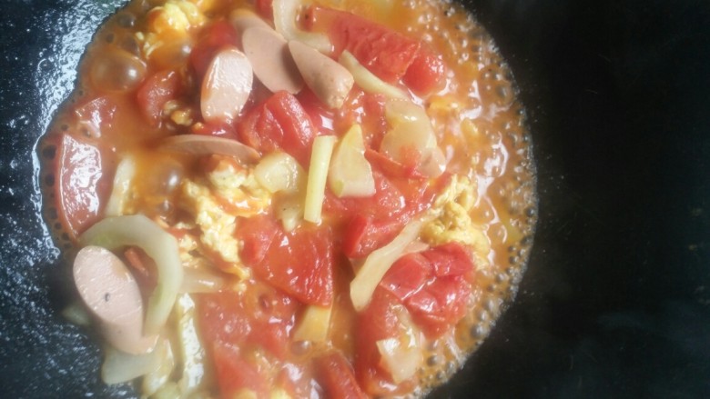 西红柿炒蛋意面,搅拌均匀