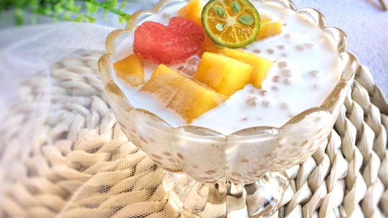 蜂蜜椰汁芒果西米露,夏日的清凉小甜品。