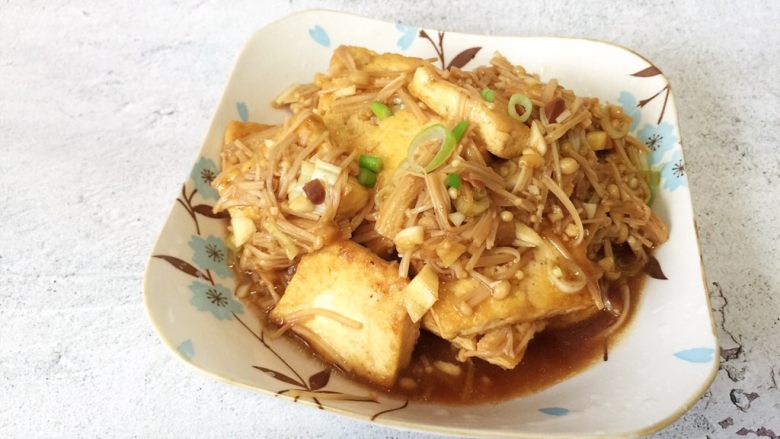 金针菇炖豆腐,美味出锅啦！