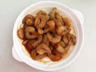 烤香辣串串虾,调匀