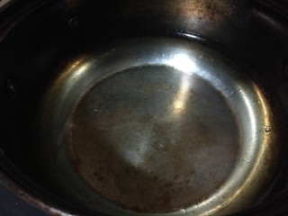 快手菜，黄瓜泡菜猪油拌面,锅中加水