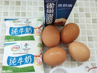 原味蛋挞,准备原材料：纯牛奶、鸡蛋、淡奶油、（这是12个的量）蛋清分离器
