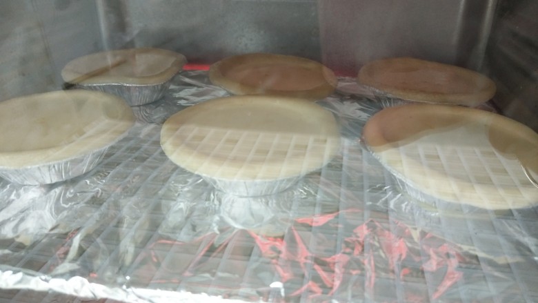 原味蛋挞,放进烤箱里，设定温度180度，时间40分钟