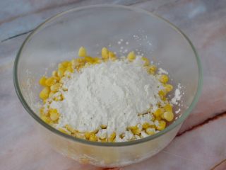 金沙玉米,加入淀粉