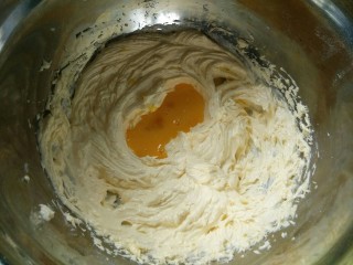 百香果磅蛋糕,分4-5次加蛋液，少量多次，每次一定要等蛋液完全吸收再加下一次