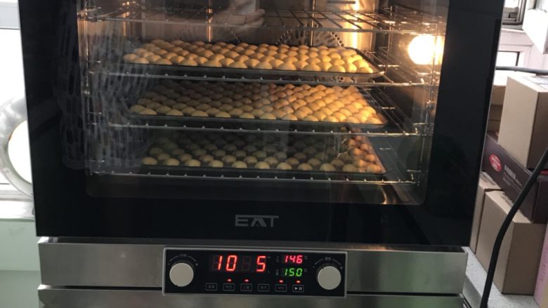 小星星蛋黄饼干—EAT风炉,EAT风炉，循环热风烤，温度误差小，上色均匀。