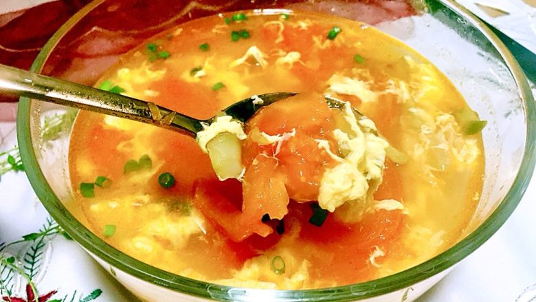 日出江花红似火➕番茄榨菜鸡蛋汤,番茄的酸甜，榨菜的咸鲜，一起融入汤中，很开胃，很好喝👍，快来试试吧😁