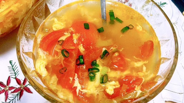 日出江花红似火➕番茄榨菜鸡蛋汤,盛一碗，趁热喝🥣