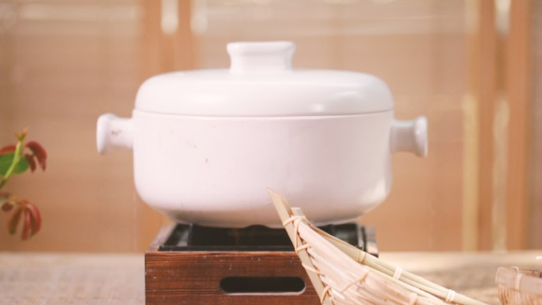 【酸梅汤】最正宗的古法酸梅汤，是烟熏味的,第二次盖盖熬煮30分钟左右；