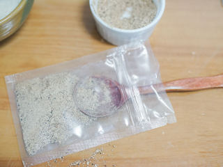 天然调味料—香菇粉,把香菇放入密封袋冷冻保存，一个月没问题