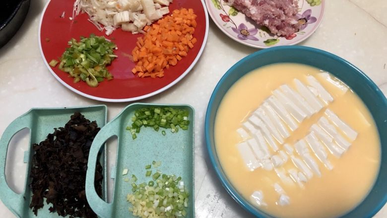 “双嫩”合璧，五彩纳福➕彩蔬肉末豆腐蒸蛋,全部食材准备好