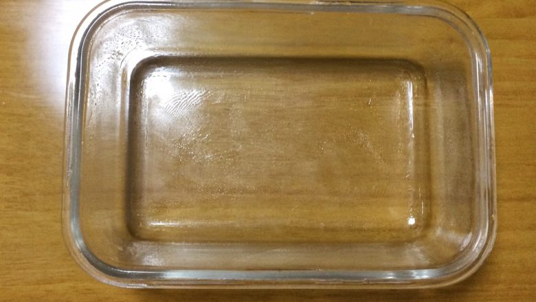 夏日小清新：藜麦金米马蹄糕,容器抹上一层薄油。