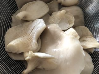 不可思议的菜：脆炸平菇,洗白白的平菇