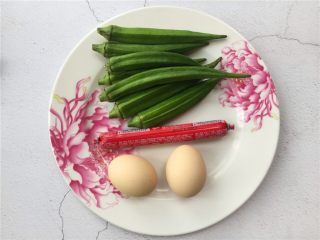 秋葵炒蛋,准备材料如图。