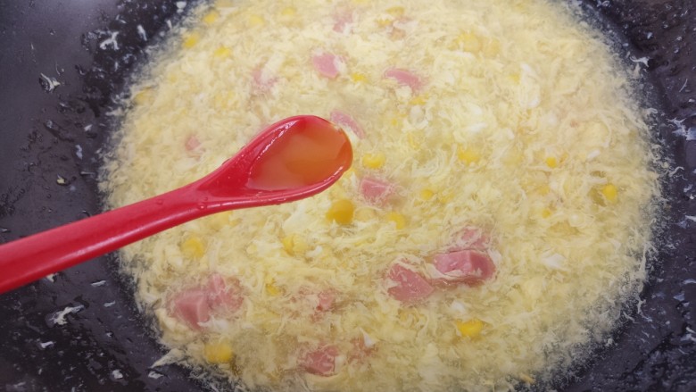 玉米鸡蛋汤,在加一勺鲜鸡汁。