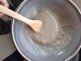 【五谷杂粮豆浆】,将豆浆糊过滤出来，不要扔掉，可以加入到稀饭中一起煮，很好吃的，一点都不浪费，还美味养生。