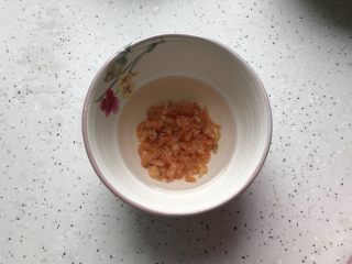什锦冬瓜汤,海米稍微冲洗一下用适量温水浸泡