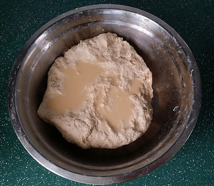 免揉豆渣杂粮面包#无糖素油#,根据面团干湿情况可适当加放红薯豆浆，配料中的豆浆量不一定需全加完