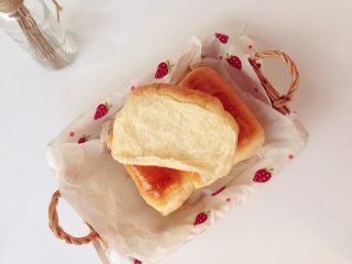 淡奶油面包,烘烤好的面包取出晾凉，放入保鲜袋中，室温保存即可。