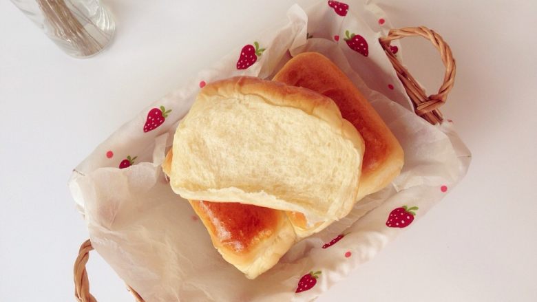 淡奶油面包,烘烤好的面包取出晾凉，放入保鲜袋中，室温保存即可。