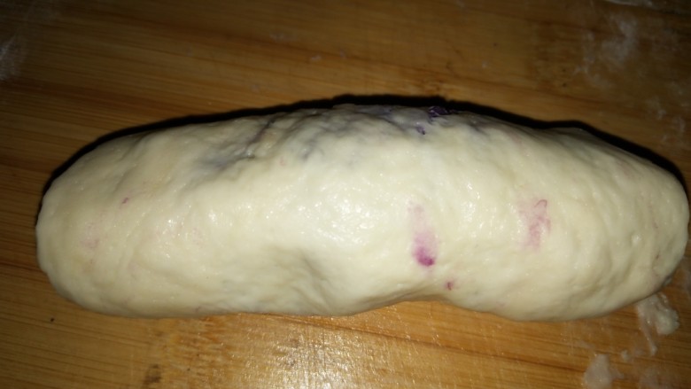 紫薯卷面包,从上至下卷起来