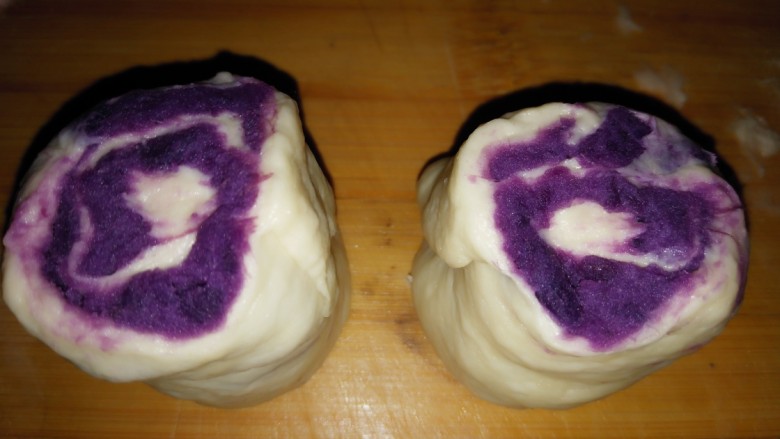 紫薯卷面包,卷好，切开