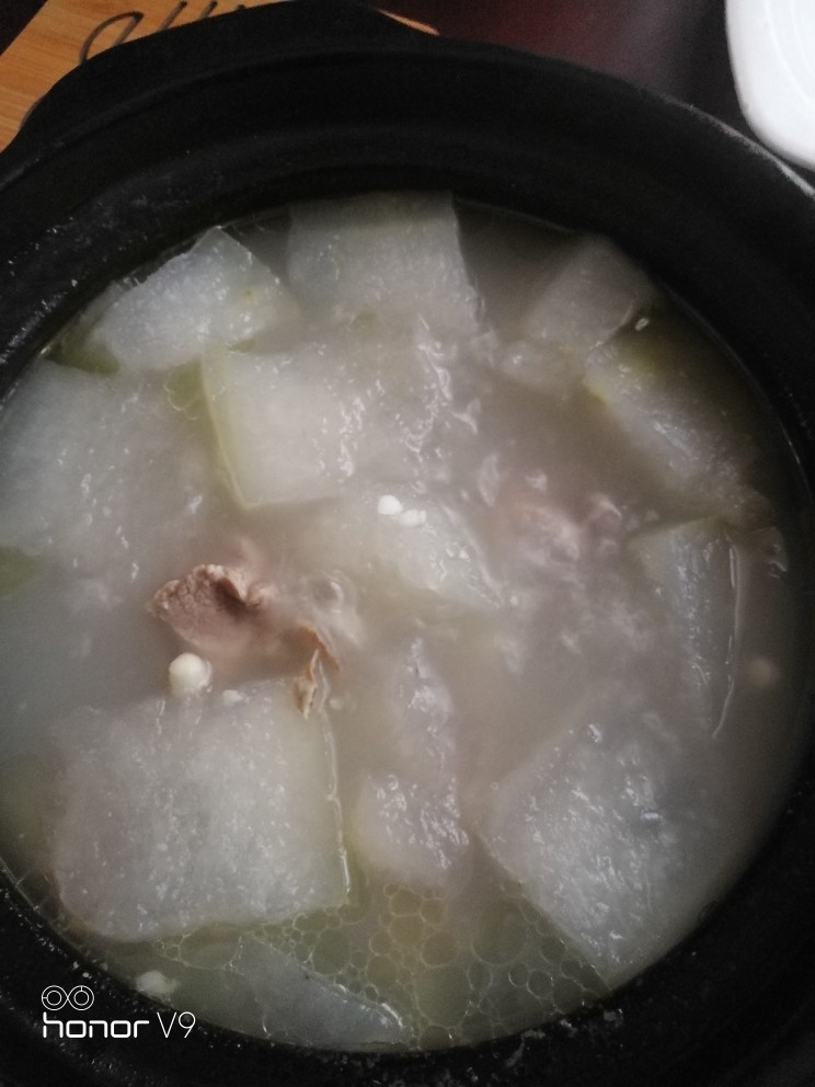 芡实冬瓜排骨汤,煲好，放盐调味。