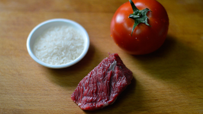 番茄牛肉粥（辅食）
,材料准备好