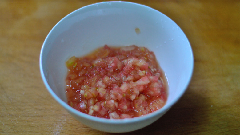 番茄牛肉粥（辅食）
,将番茄洗净，去皮，切成小丁