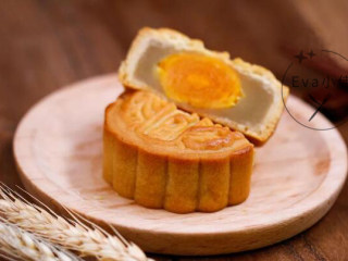 广式蛋黄莲蓉月饼 私房烘焙版本,成品细节图。