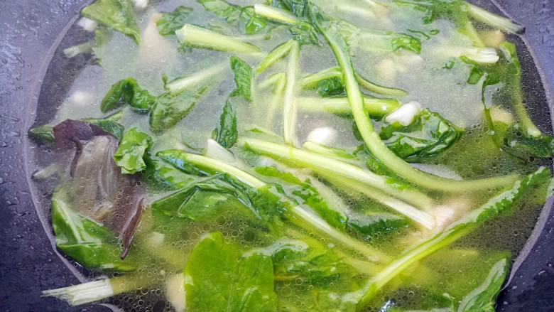 清蒸肉小白菜汤,搅拌均匀就可以喝了。