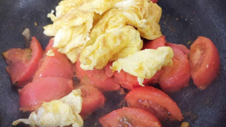 西红柿炒蛋,再加入炒好的鸡蛋。