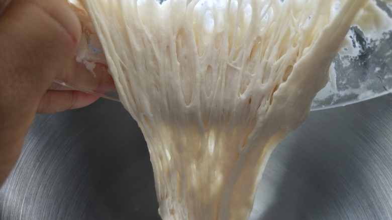 酥粒大排包,波兰种材料混合室温发酵起满泡泡，内部丝窝状