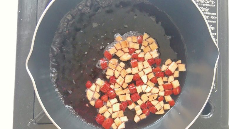 黑米红枣粥 or黑米红枣糊,大火煮沸，小火慢煮
