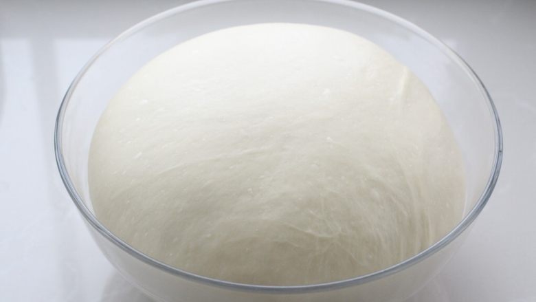 淡奶油老式面包,待面团发酵至原来的2-2.5倍大即可
