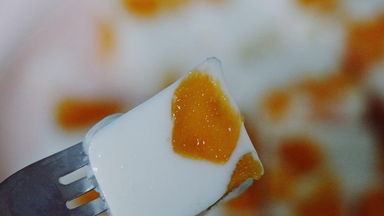 冰凉爽口的牛奶芒果布丁,看一颗小桃心❤