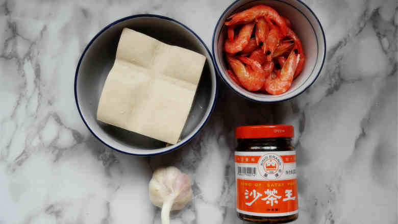 沙茶虾子煨豆腐,<a style='color:red;display:inline-block;' href='/shicai/ 476'>北豆腐</a>洗净切块