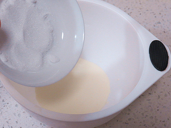 奶茶界的新网红【黑糖珍珠奶盖奶茶】,砂糖加入淡奶油