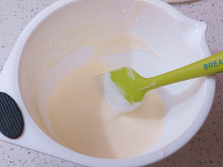 奶茶界的新网红【黑糖珍珠奶盖奶茶】,加入牛奶奶酪部份，搅打至浓稠