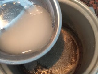 快手小食 水晶芒果冻,再加入拌匀的白凉粉一起煮沸