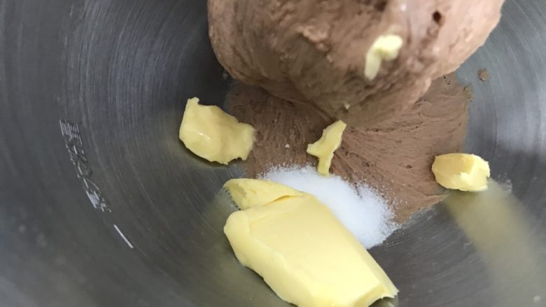 可可荞麦软欧—EAT风炉,加入软化好的黄油和盐，低速揉至黄油吸收后转3档。