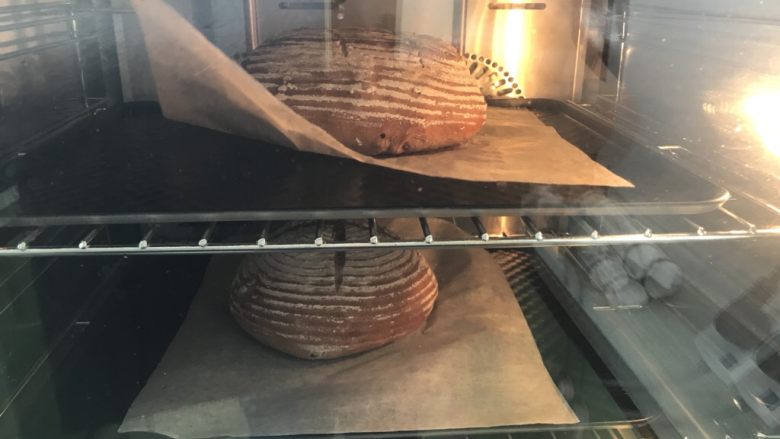 可可荞麦软欧—EAT风炉,EAT风炉，开启蒸汽模式，220度预热10分钟，放入欧包，烤10分钟后转180度烤15分钟。