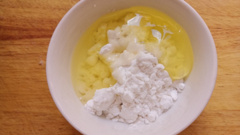 椒盐里脊,淀粉80g,加一个蛋清。