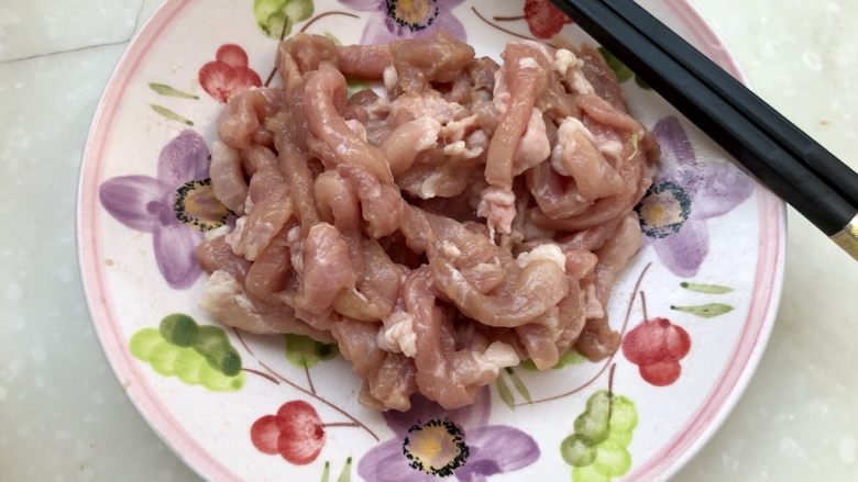 夏日清爽小肉菜➕干煸杏鲍菇炒肉丝,腌制十分钟
