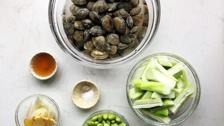 丝瓜毛豆蛤蜊汤,食材准备清洗好